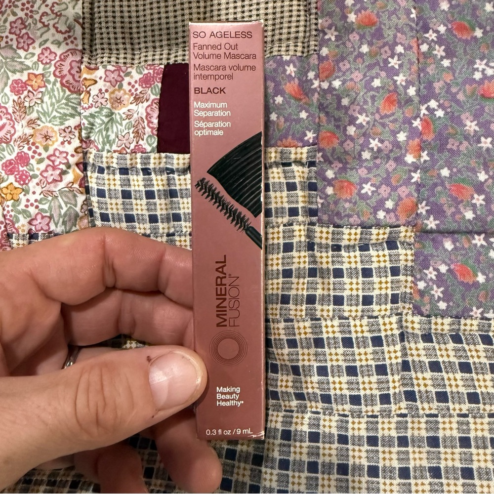 Mineral Fusion So Ageless Fanned Out Volume Mascara – Black – New